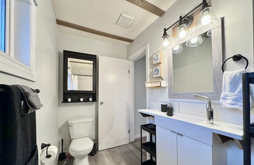 North Central Edmonton Apartamento | Self-check-in/Full kitchen/Pet-Friendly/Parking
