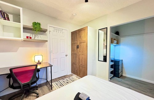 North Central Edmonton Apartamento | Self-check-in/Full kitchen/Pet-Friendly/Parking