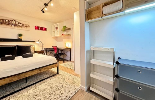 North Central Edmonton Apartamento | Self-check-in/Full kitchen/Pet-Friendly/Parking