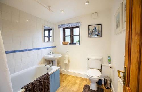 Westmarsh Cabaña | The Carriage House a relaxing 1-Bed Cottage in Ash