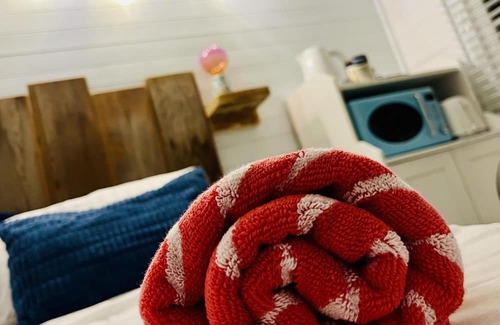 Felpham Cabina | Beautiful Cosy Garden Cabin, 5min walk to beach