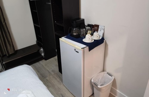 Saanich Cama Y Desayuno | Sweet House b & b on uptown of Victoria Room 2. (Saanich licence No:18707)