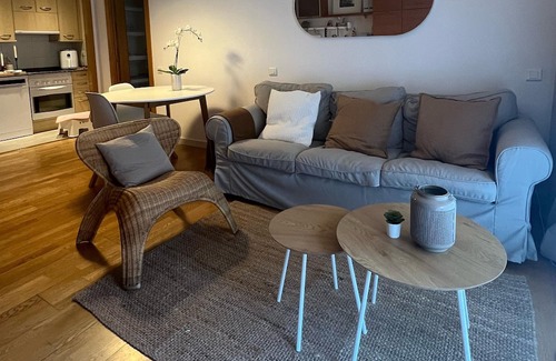 Sant Andreu de Palomar Apartamento | Modern studio near metro 5 minutes from La Maquinista Great lighting and balcony