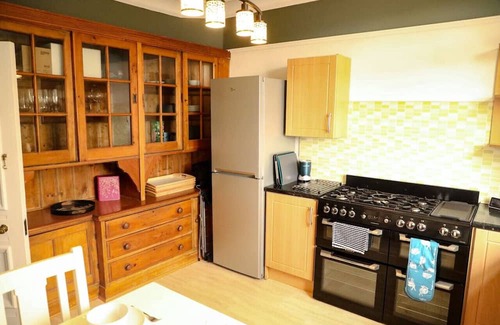 Hoylake Casa | Stylish & Modern Hoylake Maisonette - Sleeps 8