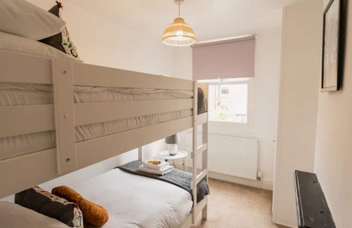 Hoole Casa | Stylish 3 bedroom home in trendy Hoole - Sleeps 6