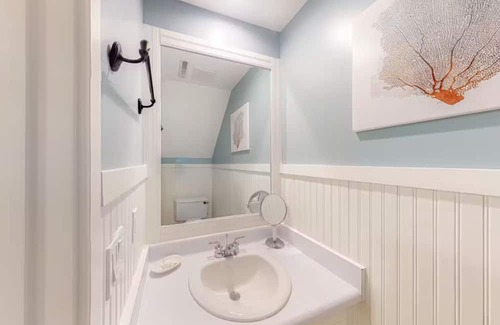 Hilton Head Island Casa | Hilton Head Townhouse - Walk to Beach, Restaurants & All Your Island Needs!