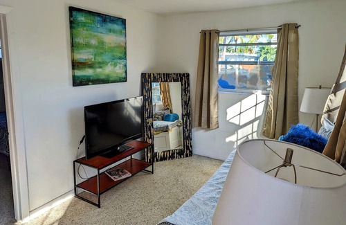 Mango Groves Cabaña | Downtown Lake Worth Beach Casita
