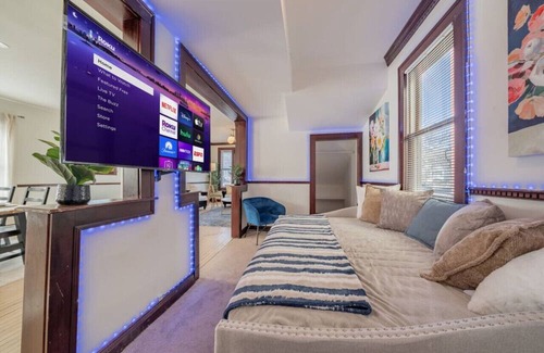 Brewers Hill Casa | Modern 2BR Gem: Stylish Retreat