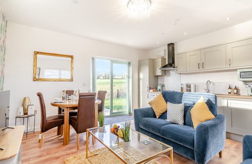 Coed-Y-Paen Cabaña | 2 bedroom accommodation in Usk