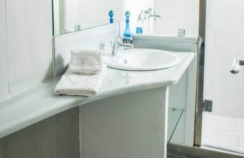 Nea Chalkidona Apartamento | Sunny flat w/h balcony and homey feel near metro