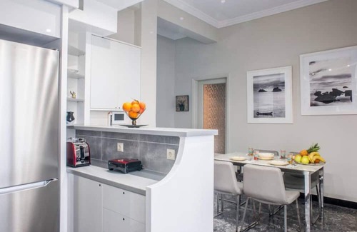 Nea Chalkidona Apartamento | Sunny flat w/h balcony and homey feel near metro