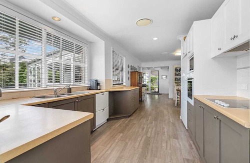 Lake Macquarie City Council Casa | Entire House Lakeside, panoramic water views, private Pool, 500m to boat ramp
