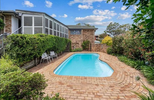 Lake Macquarie City Council Casa | Entire House Lakeside, panoramic water views, private Pool, 500m to boat ramp