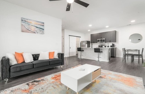 Whitestown Apartamento | Corporate Housing by MGM