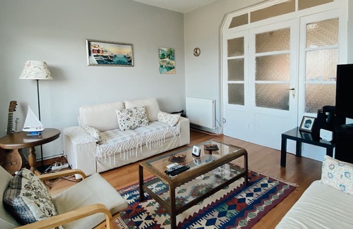 Adalar Apartamento | Cozy Sea View Apartment in Burgazada