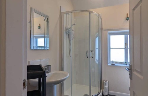 Treffynnon Cabaña | 1 Bed Adore Cottage - Bwthyn Bach Addawol