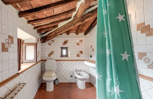 Pistoia Casa | Holiday Home 'Casetta Rossa Di Forra Al Pitta' with Mountain View, Private Garden and Wi-Fi