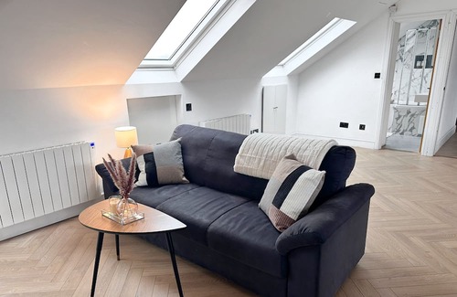 New Cross Apartamento | Urban Loft: Modern 1-Bed with Skyline Views, 10 mins to London Bridge