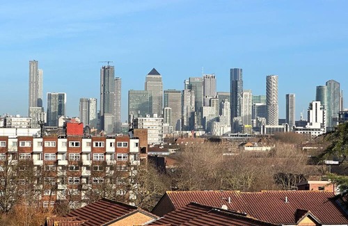 New Cross Apartamento | Urban Loft: Modern 1-Bed with Skyline Views, 10 mins to London Bridge