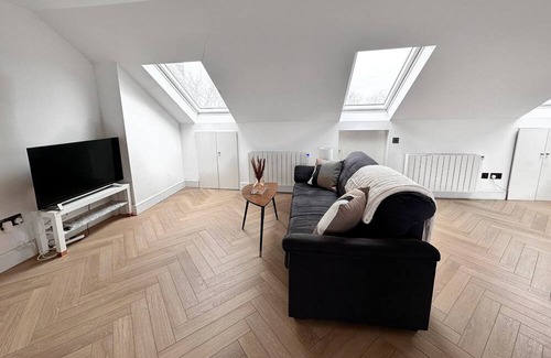 New Cross Apartamento | Urban Loft: Modern 1-Bed with Skyline Views, 10 mins to London Bridge
