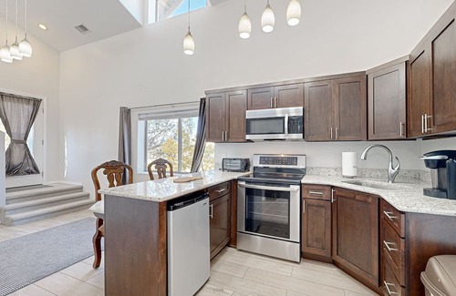 Payson Cabaña | 2-story cottage with breathtaking mountain views, fireplace, patio, grill, & AC
