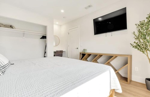 View Park-Windsor Hills Casa | LUXE SoFi Home KING beds