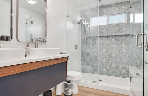 View Park-Windsor Hills Casa | LUXE SoFi Home KING beds