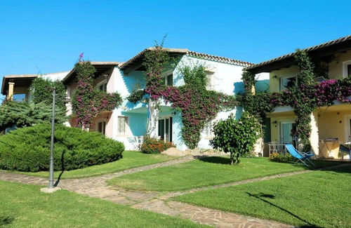 Porto Rotondo Apartamento | Lovely apartment for 2 guests with WIFI, pool, A/C, TV, terrace, pets allowed and parking