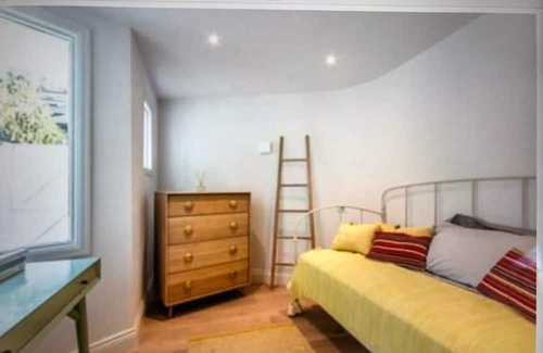 Highbury West Apartamento | Former Victorian bakery in Highbury by MoreThanStays