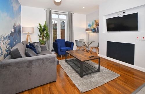 Burslem Apartamento | Stylish 2-bedroom apartment with TV,Wi-Fi and washer in Stoke-On-Trent.