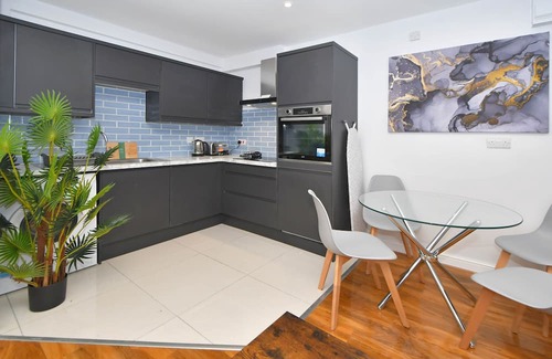 Burslem Apartamento | Stylish 2-bedroom apartment with TV,Wi-Fi and washer in Stoke-On-Trent.