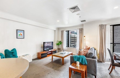 Northcote Apartamento | Spacious CBD Retreat: 1BR Queen St Gem!