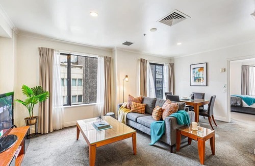 Northcote Apartamento | Spacious CBD Retreat: 1BR Queen St Gem!