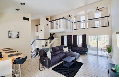 Southside Casa | Spacious 3 Bedroom w/ Theatre
