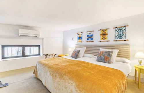 Jeronimos Condominio | The Loft at Retiropark-city Center- Museum Area