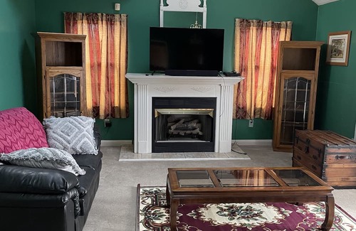 Bowling Green Casa | Tie the Knot Here in Vette City