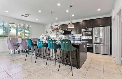 Fontana Casa | Luxurious Haven on Curry Pl #41793