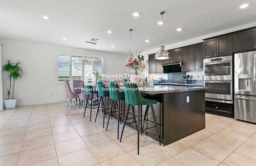 Fontana Casa | Luxurious Haven on Curry Pl #41793