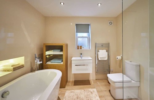 Sutton-in-Ashfield Casa | Host & Stay | The Willows