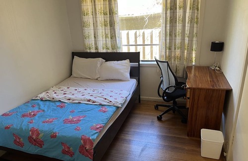 Frankston Casa | One master bedroom with own bathroom, the other one a bedroom with shared bath.