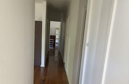 Frankston Casa | One master bedroom with own bathroom, the other one a bedroom with shared bath.