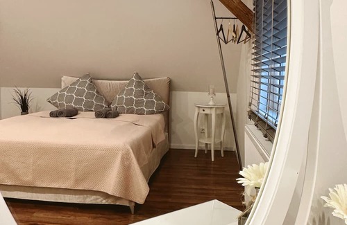 Wolfsbach Apartamento | Gemütliche 2-stöckige Ferienwohnung 3 Minuten von der Autobahn!