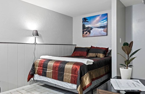 Aurora Apartamento | Studio Apartment Unit F by PMI