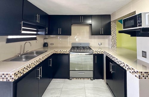 Nueva Esperanza Casa | Town Gem Getaway 3 Bed House with Pool