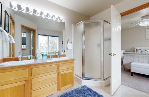 Klamath Falls Casa | Dog-friendly duplex with access to indoor pool, sports courts, & hiking trails