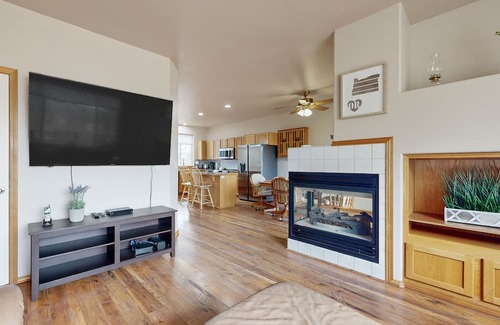 Klamath Falls Casa | Dog-friendly duplex with access to indoor pool, sports courts, & hiking trails