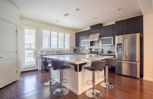 Edenvale Casa | Sweet San Jose 4BR w/ Pool, Gym, Spa & A/C, nr Dining, by Blueground