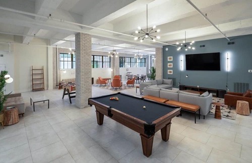 Center City East Apartamento | Sosuite | 1BR Loft w W/D, Gym, Lounge