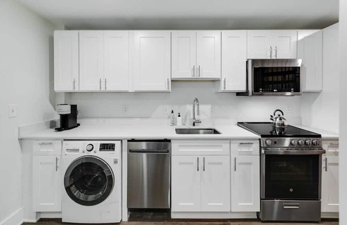 Center City East Apartamento | Sosuite | 1BR Loft w W/D, Gym, Lounge