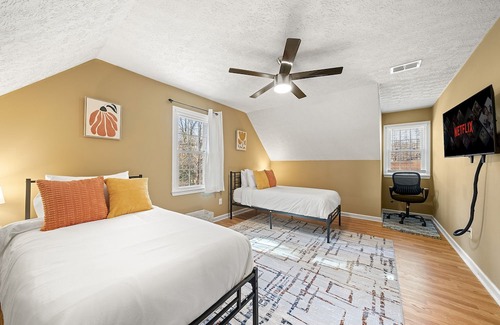 Acworth Casa | 3 BR - Garden Views - Smart TVs - Porch Swing - Fenced Yard - Washer & Dryer